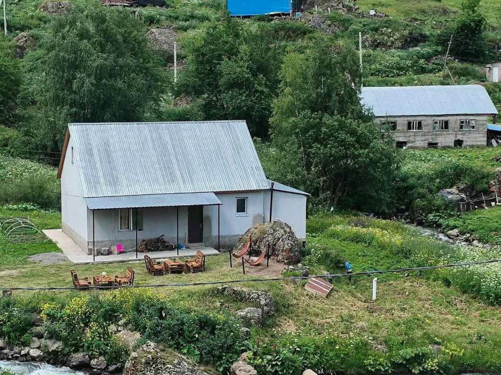an aerial view of a white house with tables and chairs at MOUNTAIN HOUSE In ROSHKA in Roshka