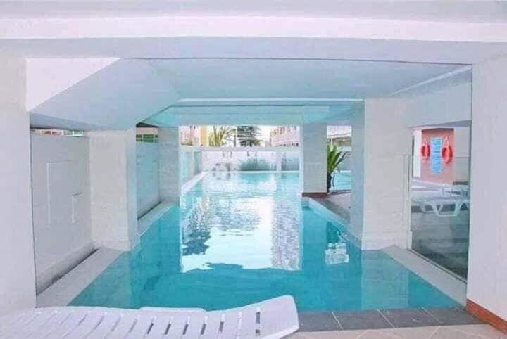 Hồ bơi trong/gần Tagaytay Condo with overlooking