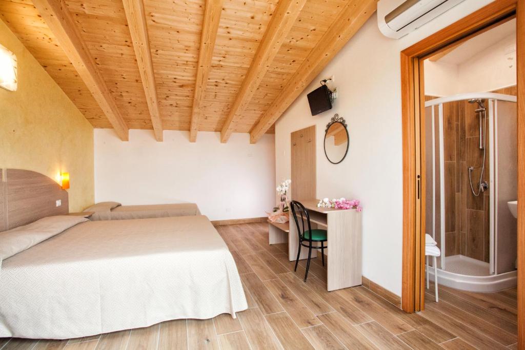 Voodi või voodid majutusasutuse Albergo Paris toas
