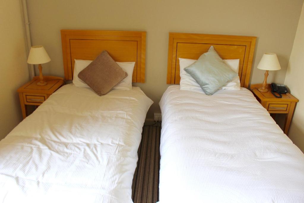Postel nebo postele na pokoji v ubytování Achill Sound Hotel - Ostan Ghob A'Choire