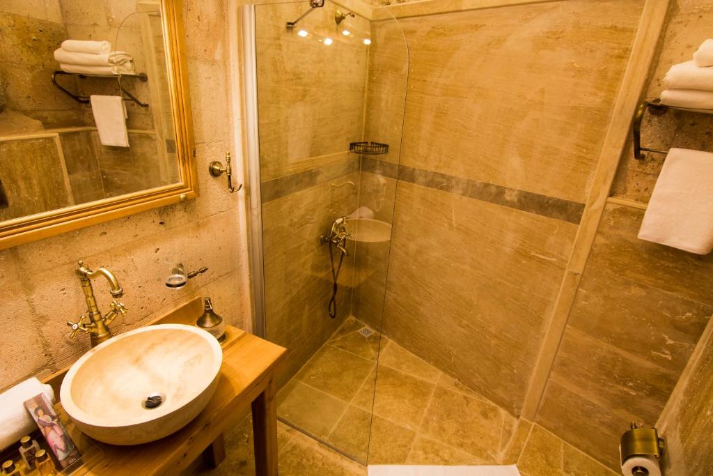 Caldera Cave Hotel - 18