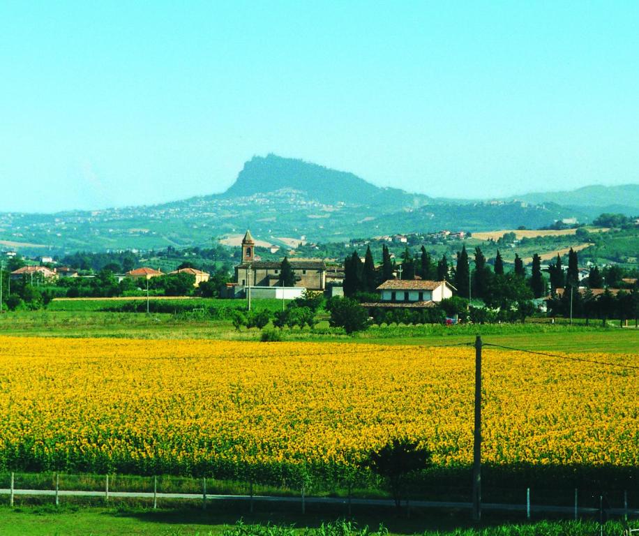A general mountain view or a mountain view taken from the country house