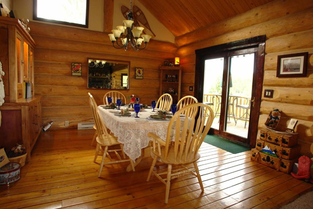 Fotografie z fotogalerie ubytování The Garrison Inn a Montana Bed & Breakfast v destinaci Kalispell