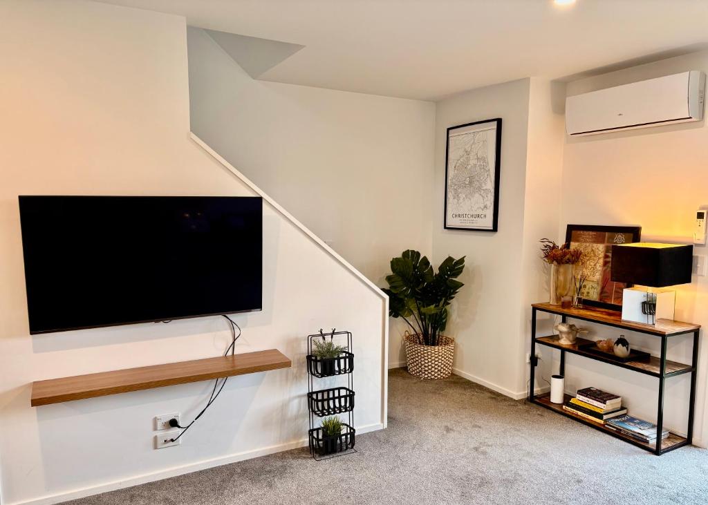 Close to Arena and one kilometer from Railway station onsite EV car park - Resim 16