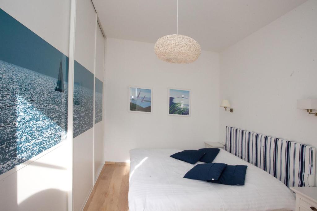 Stylish Theatre Apartments - 11