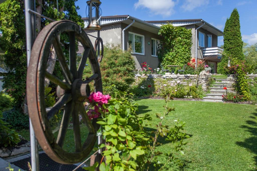 Zahrada ubytování Västriku Holiday Home