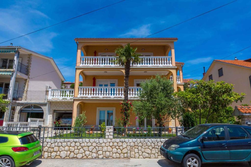 Budova, v ktorej sa apartmán nachádza