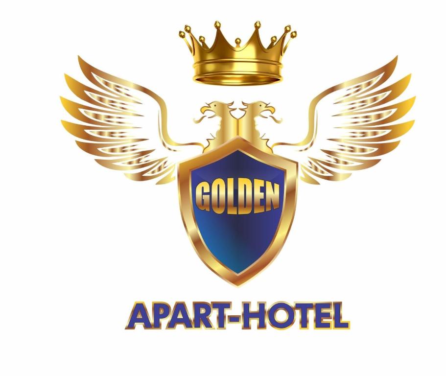 un bouclier à couronne et ailes d'or dans l'établissement Golden Apart Hotel, à Aparecida