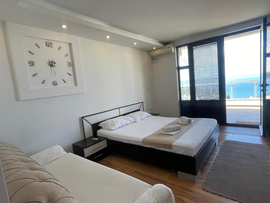 Days Inn Apartments - 9