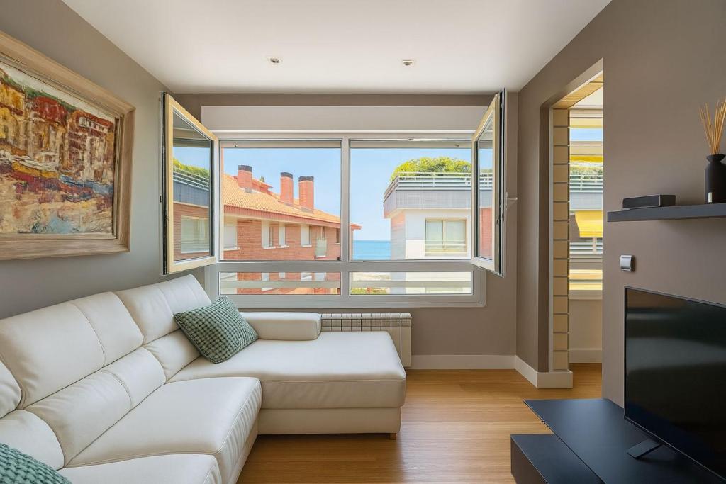 Χώρος καθιστικού στο Santillana home vistas mar, parking, tablas de surf y bicicletas