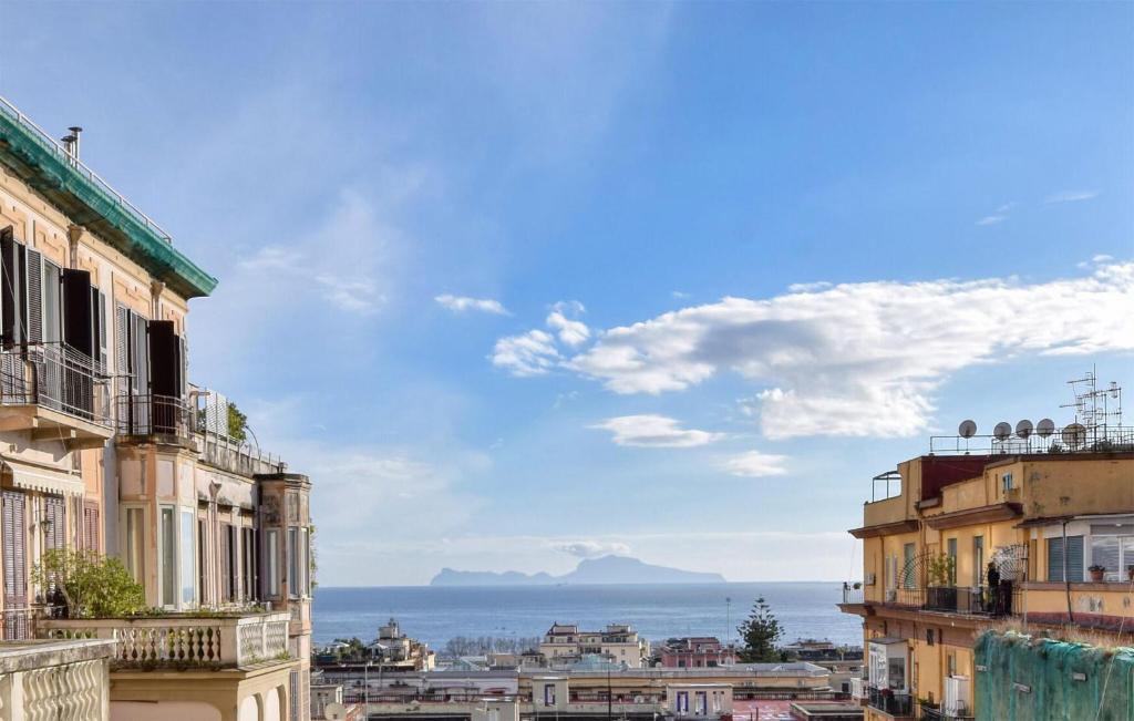 2 Bedroom Cozy Apartment In Napoli