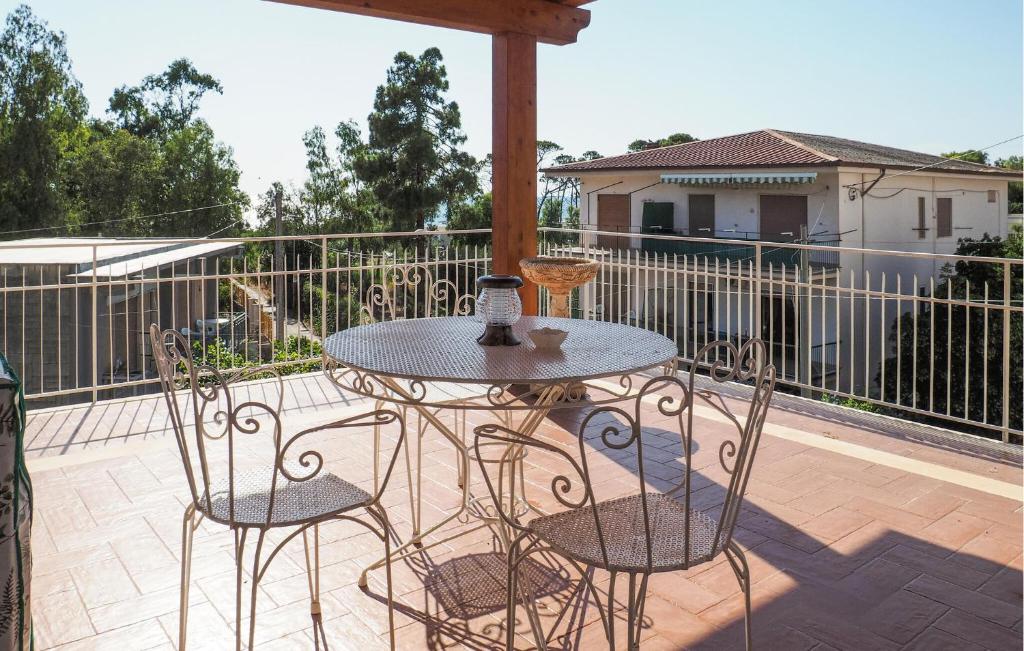 Balkón nebo terasa v ubytování Stunning Apartment In Paestum With Wifi