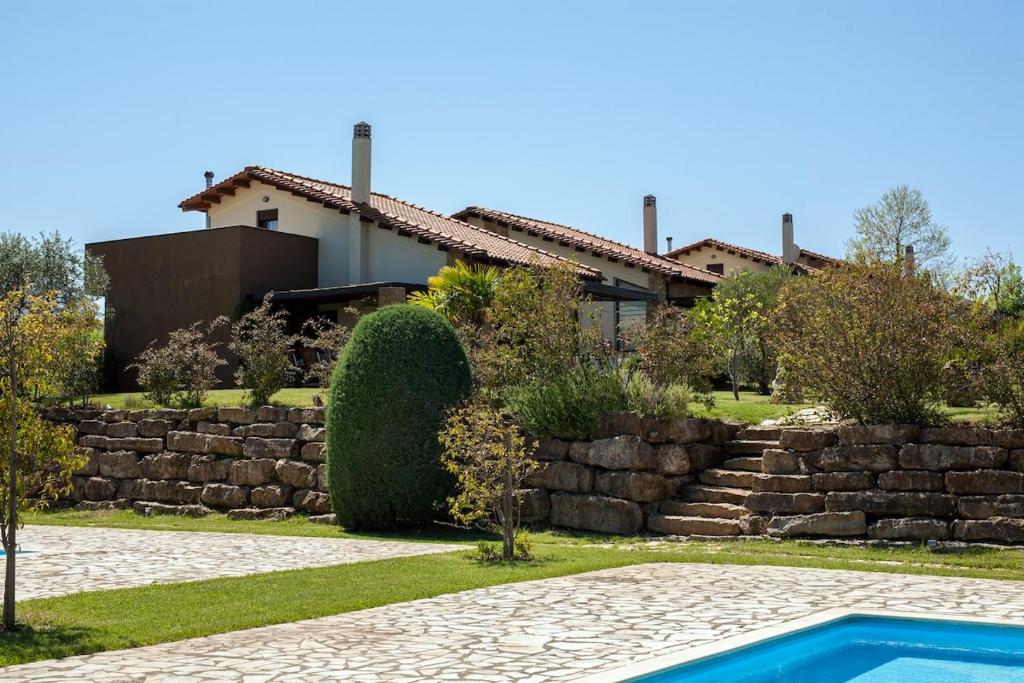 Πισίνα στο ή κοντά στο Serenity Villas, Nilie Hospitality MGMT