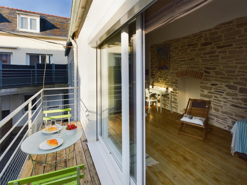 En balkon eller terrasse på -STONE- Maison de Ville a Concarneau