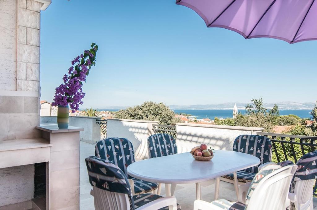 Apartment with sea view terrace