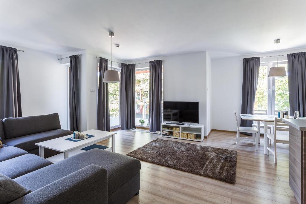 Televízia a/alebo spoločenská miestnosť v ubytovaní OMI Apartments