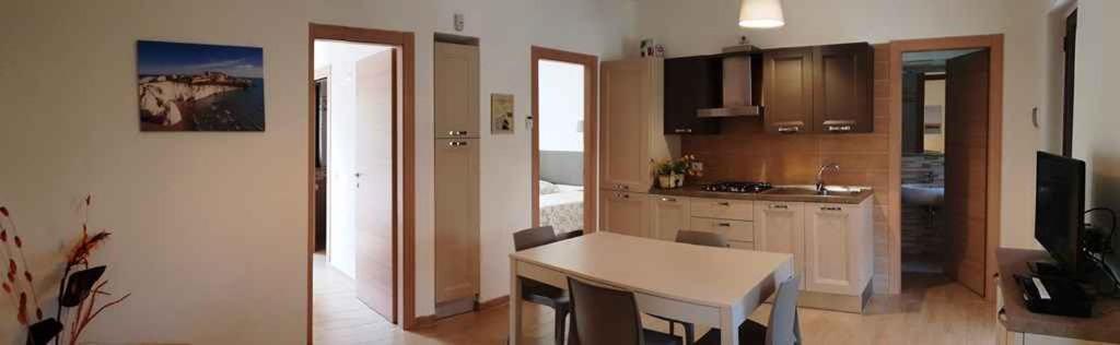 Η κουζίνα ή μικρή κουζίνα στο Holiday Homes in Vieste - Apulien 20837