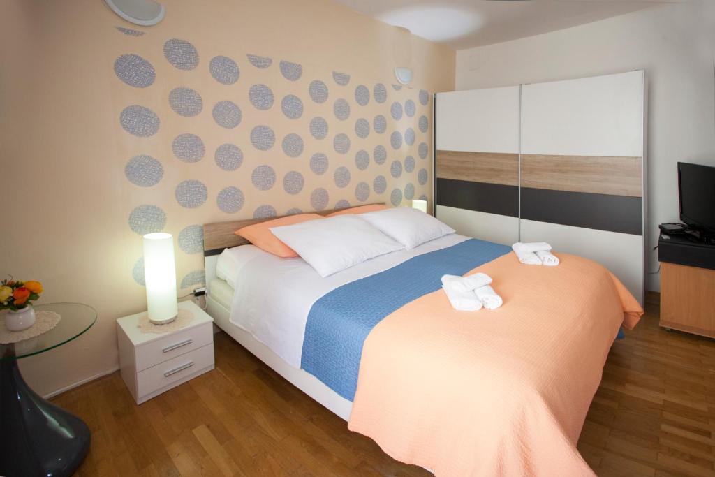 Posteľ alebo postele v izbe v ubytovaní Split Ann Apartments