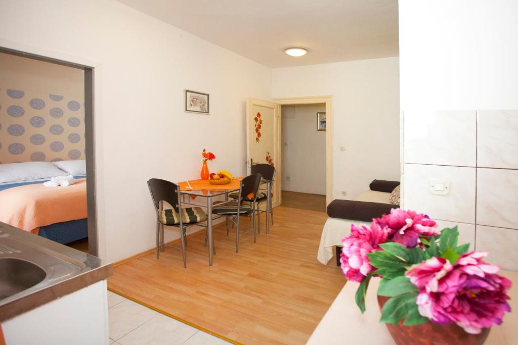 Posteľ alebo postele v izbe v ubytovaní Split Ann Apartments