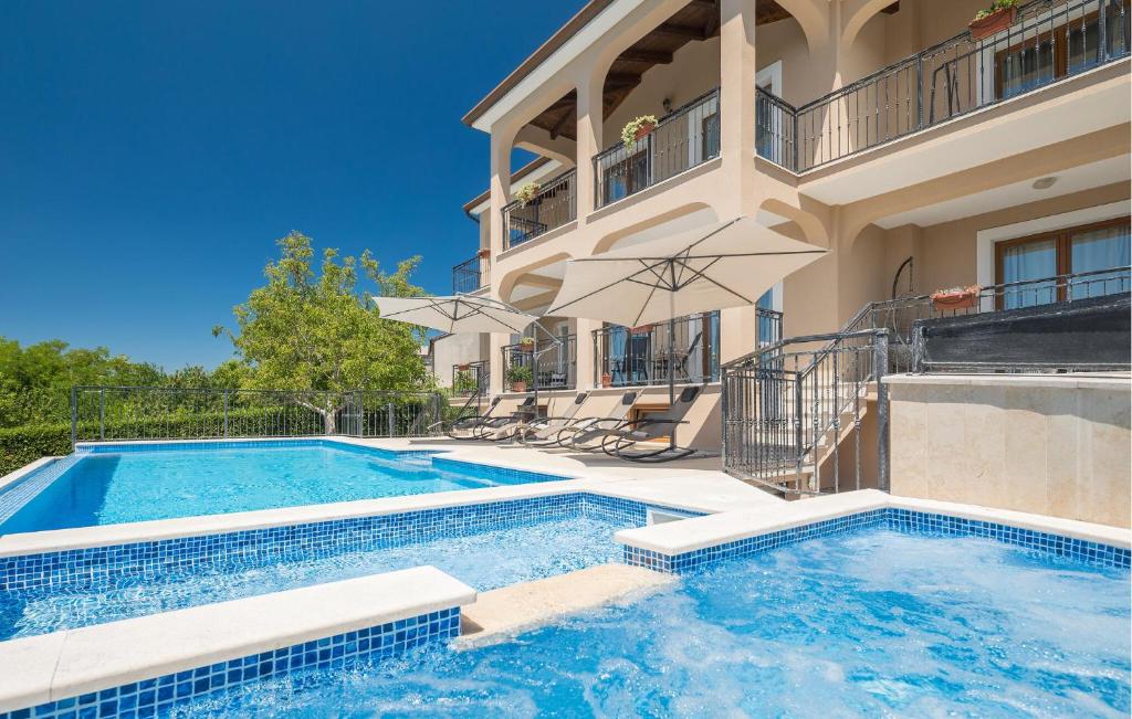 Πισίνα στο ή κοντά στο Villa Mahovic