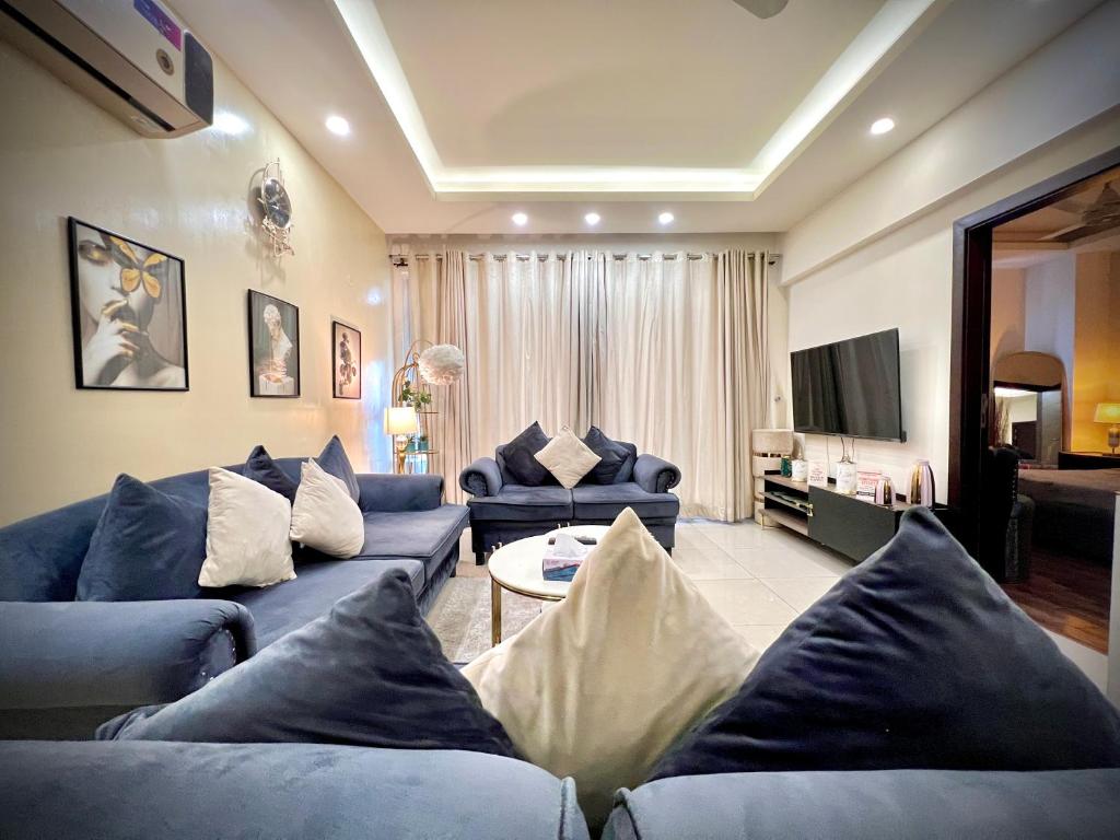 Fotografie z fotogalerie ubytování Goldcrest Luxury Serviced Apartments DHA Phase 4 Lahore Near Airport & MM Alam Road v destinaci Dargai