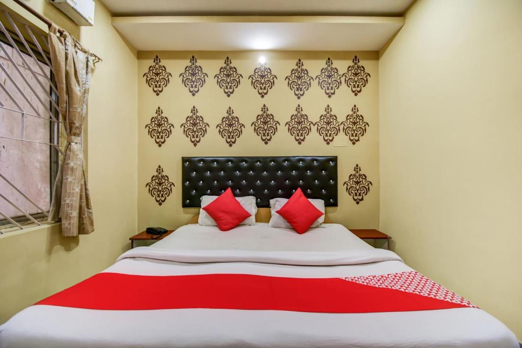 Postel nebo postele na pokoji v ubytování Super Hotel O Priyal Amrit Sagar
