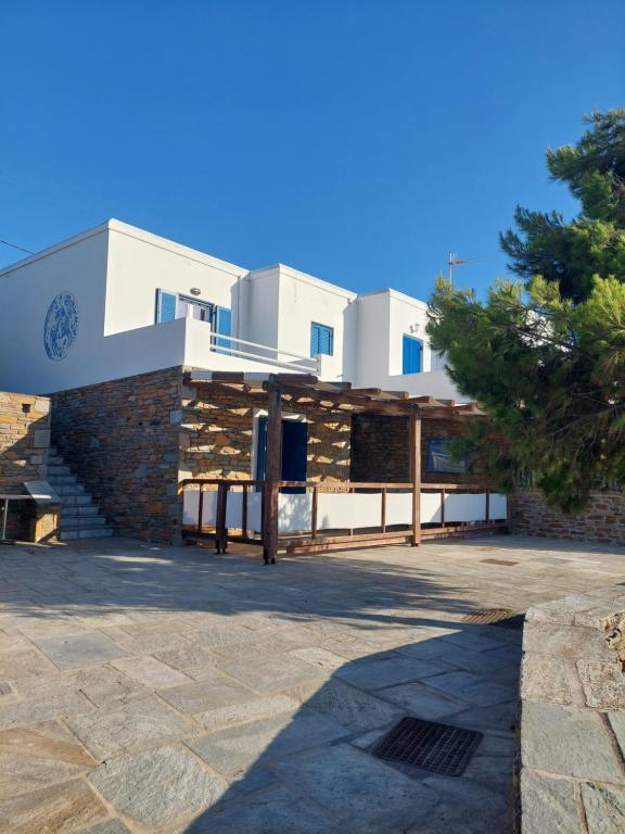 Το κτήριο όπου στεγάζεται  το διαμέρισμα