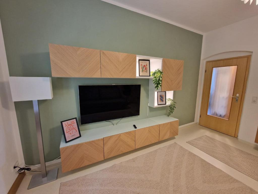 TV a/nebo společenská místnost v ubytování Moderne Ferienwohnung in Pirna