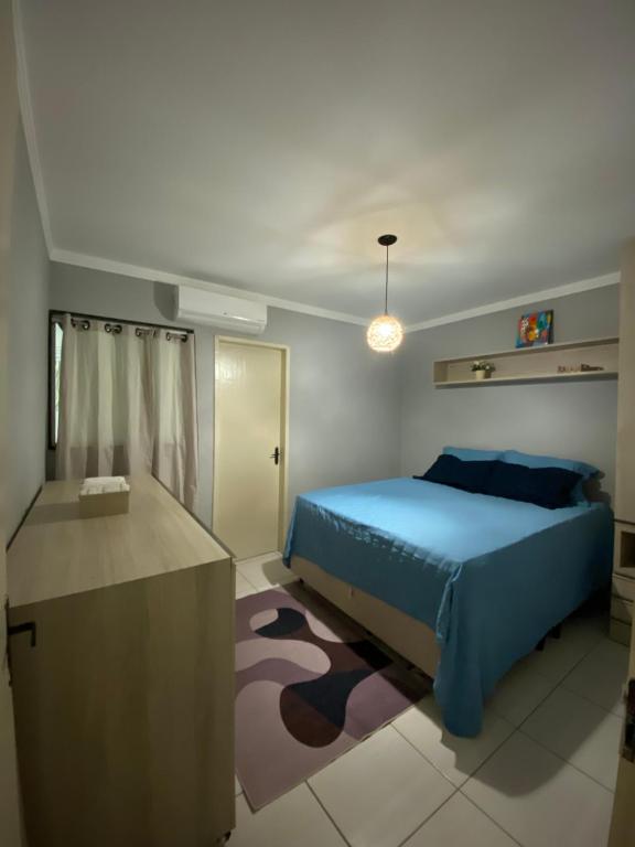 Ένα ή περισσότερα κρεβάτια σε δωμάτιο στο Apartamento familiar há 5min do centro