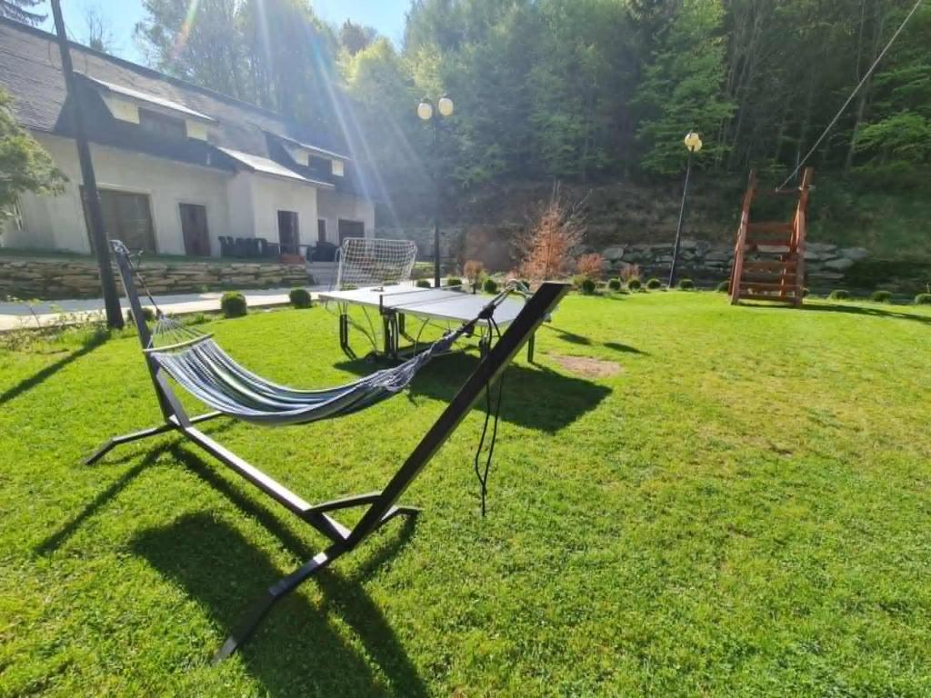 Κήπος έξω από το Apartamenty Quattro