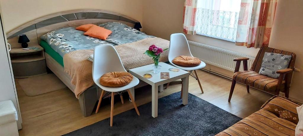 Dom Pod Gruszą - Studio With Terrace