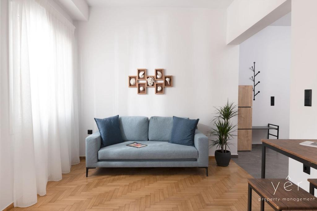 Χώρος καθιστικού στο Coastal Charm at Pasalimani - Steps from Port&Beach