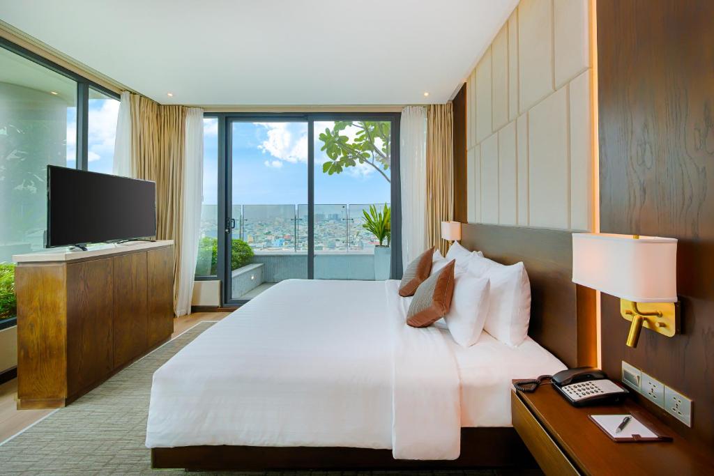 Suite có giường cỡ King với ban công