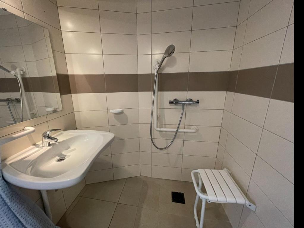 Gîte et Hostel Le Ty Bihui - Three-Bedroom Holiday Home