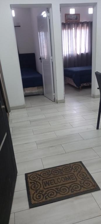 a hallway with a door and a rug on the floor at Lam DEPARTAMENTO TEMPORARIO in Resistencia