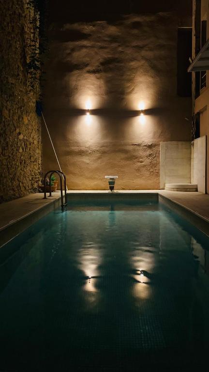 Bazén v ubytovaní Art Suites Athens alebo v jeho blízkosti
