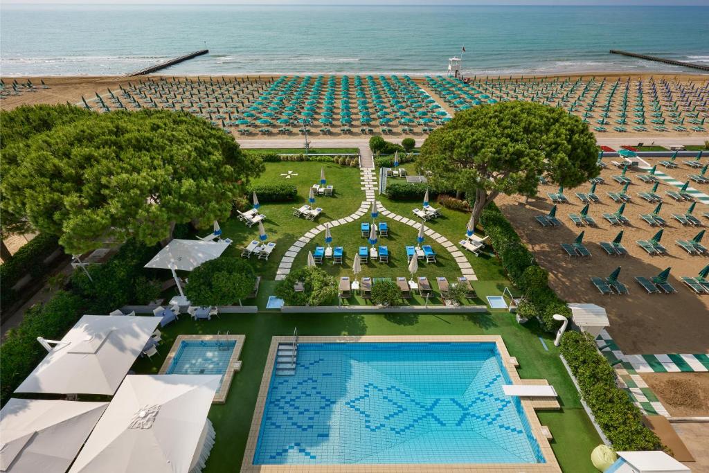 Бассейн в Hotel Croce Di Malta или поблизости