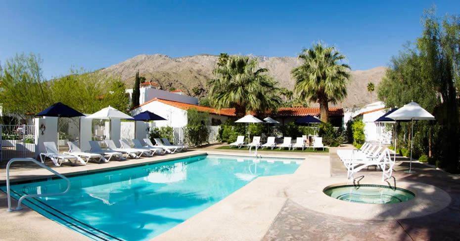 Poolen vid eller i närheten av Alcazar Palm Springs