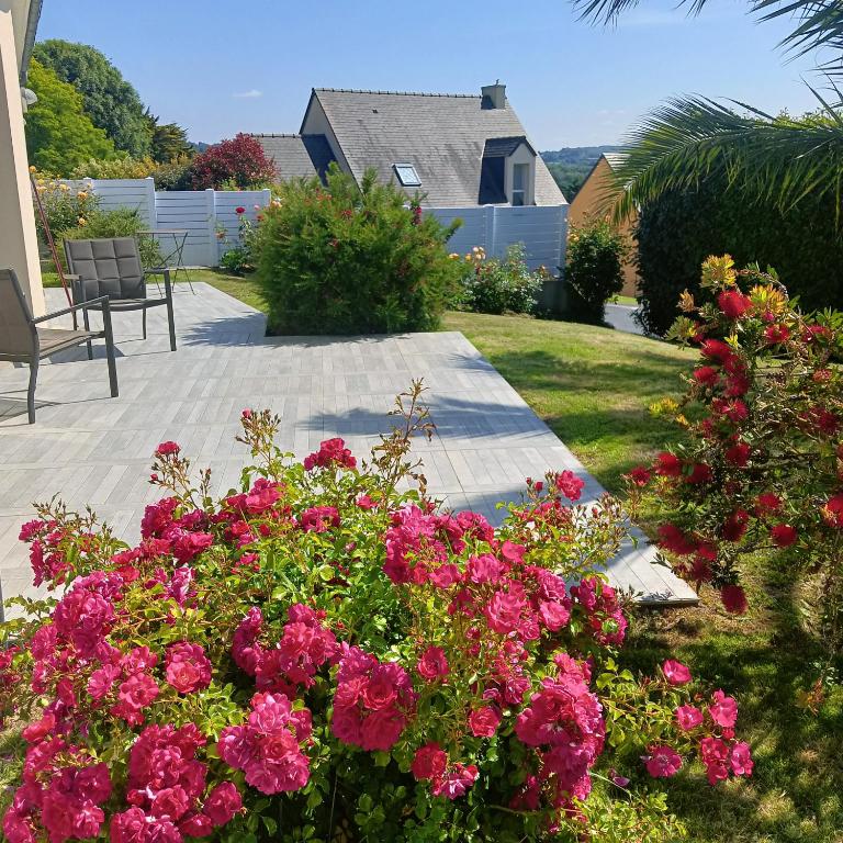 a garden with pink flowers and a house at Villa le domaine du cotis in Tourlaville