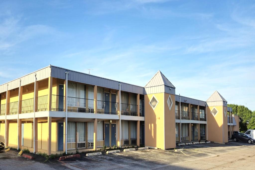 an exterior view of a building with a parking lot at Castle inn & suites by OYO Lawton in Lawton