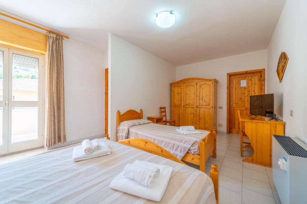 hotel panorama - Double Room With Balcony (2 Adults + 1 Child)