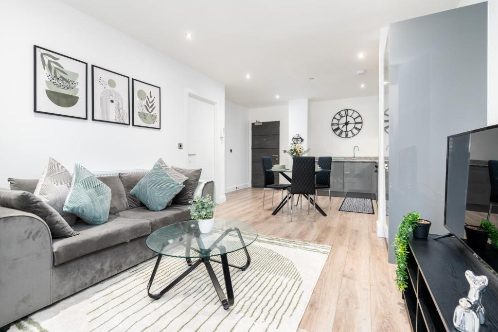 Posezení v ubytování Luxury Sage Green 1-Bed Apartment - Solihull - 10 Min to NEC & BHX