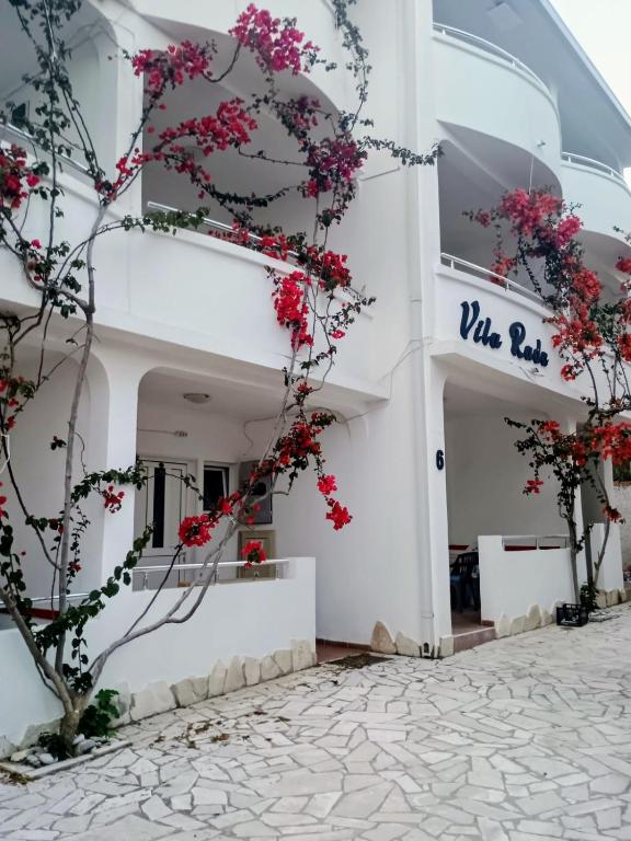 Budova, kde se aparthotel nachází