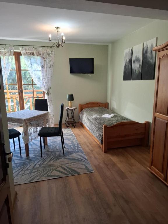 Pod Białą Skała - Housity