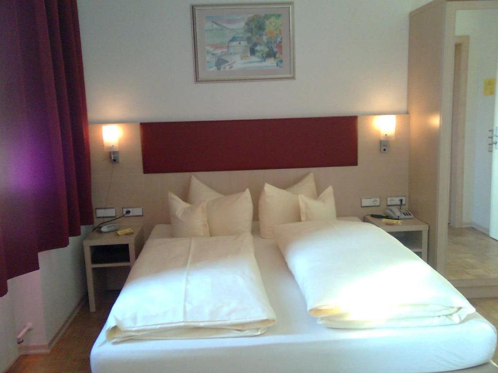 Postel nebo postele na pokoji v ubytování Hotel Alter Kranen