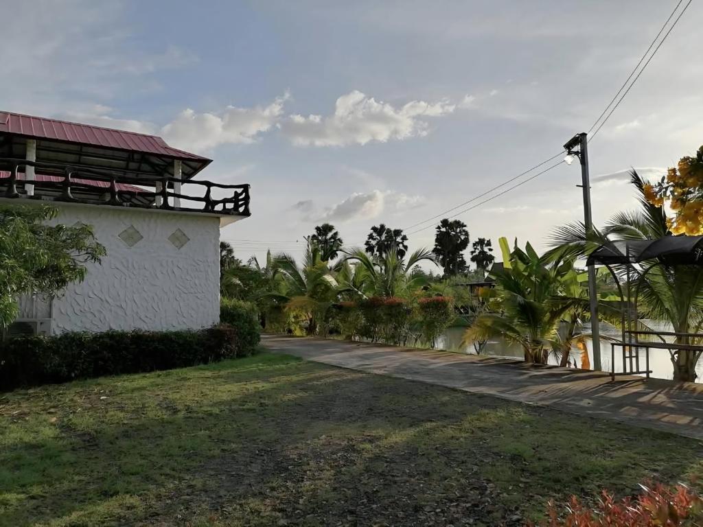Galeriebild der Unterkunft Laid back at Jam fishing park Buriram 