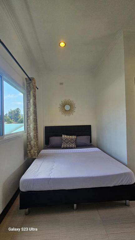 Ένα ή περισσότερα κρεβάτια σε δωμάτιο στο Passion Nai Harn Guesthouse