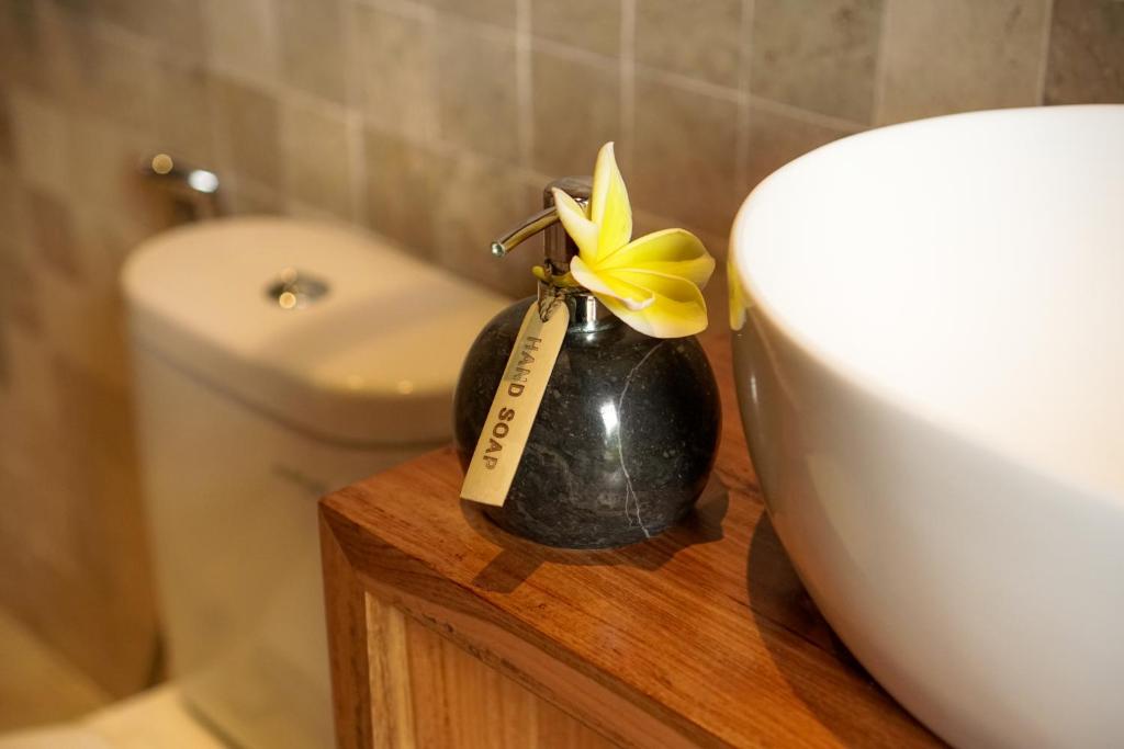 Tropical Beach House Bali - 11