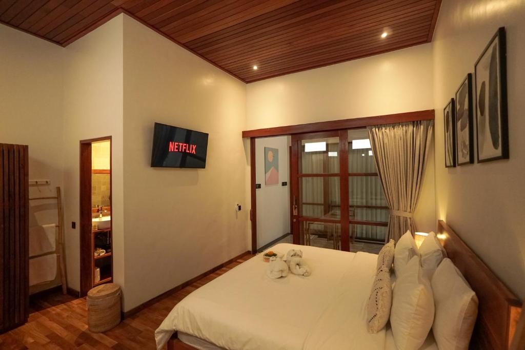 Tropical Beach House Bali - 5