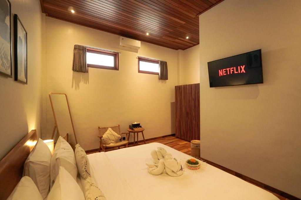 Tropical Beach House Bali - 1